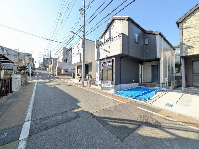 八王子市　子安町　新築一戸建て　１期の前面道路含む現地写真|～東側5.9ｍ公道に面しています～
