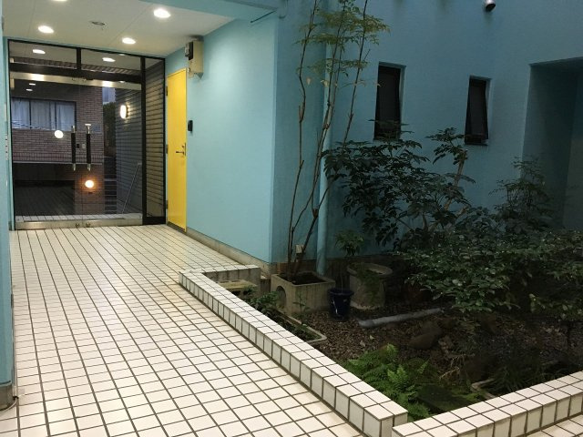 トップヒルズフラットのロビー