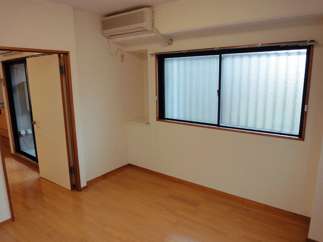 トップヒルズフラットの洋室