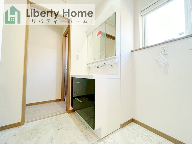 土浦市中村南1丁目　新築戸建　平屋建ての独立洗面台