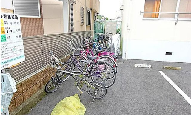 【大阪府】枚方市　1棟売りマンションの駐輪場