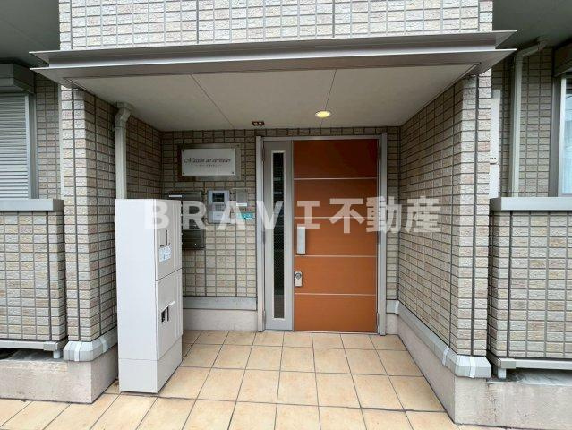 メゾン・ド・セリジェ　BRAVI不動産のエントランス|【メゾン・ド・セリジェ】落ち着いたエントランスです