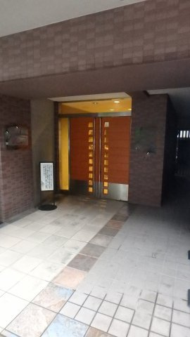 菱和パレス音羽のエントランス