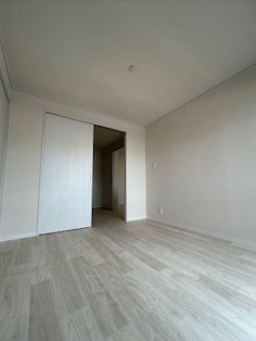 グランドマンションニュー大阪の洋室|ゆったりした洋室です