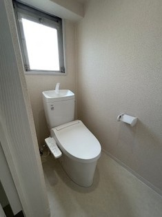 グランドマンションニュー大阪のトイレ|ゆったりとした空間のトイレです