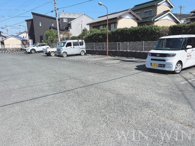 サンテラス福井の駐車場