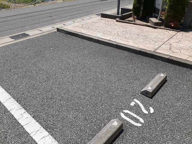 メゾン・ド・花水木　参番館の駐車場