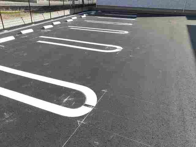 カプリスコート　ベースⅤの駐車場