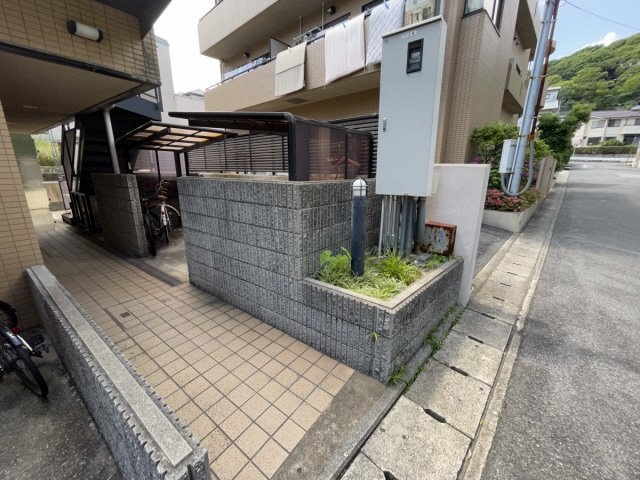 グランツ岡本のエントランス