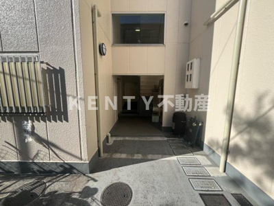 【エントランス】 | 榎本マンション | 清潔なエントランスです