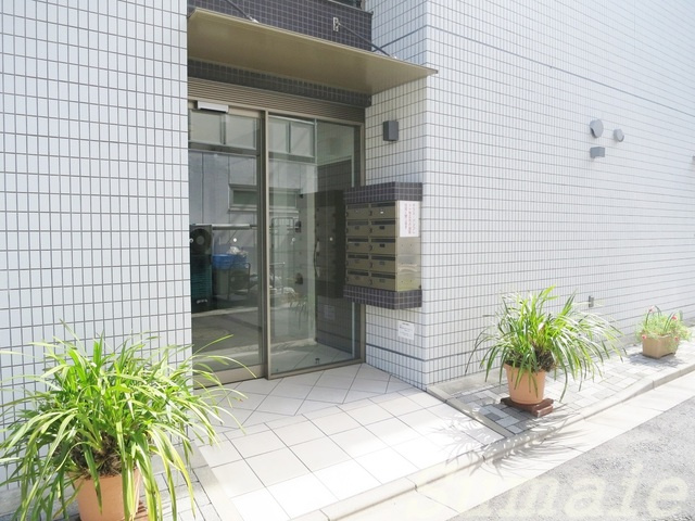 ラージベルティのエントランス|マンションの入口になります！！