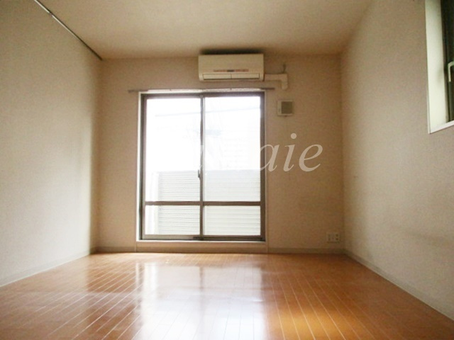 ラージベルティの居間・リビング|2面採光の角部屋です！