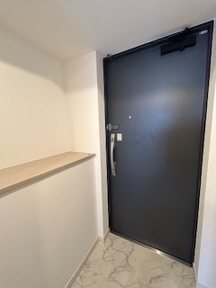 S-RESIDENCE江坂Alegriaの玄関|明るい玄関です