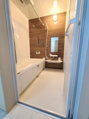 三郷市　彦川戸1丁目　新築戸建　全1棟の浴室|梅雨の時期は大活躍の浴室乾燥機！家族の数だけ増える洗濯物もしっかり乾かせます