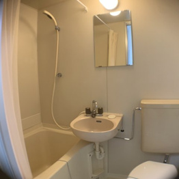 浴室内に洗面台付き！