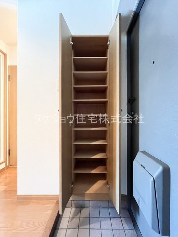 エクメール西公園の玄関|※302です。