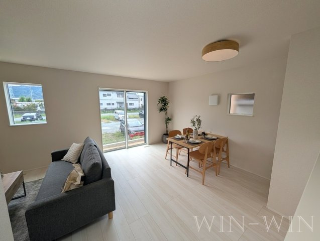 多米中町戸建貸家 1の居間・リビング