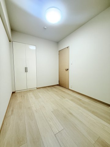 【洋室】 | ローレルコートかしわ台 | 約5.0帖の洋室にまります。
子供部屋や趣味部屋などより取り見取りなお使いができます。