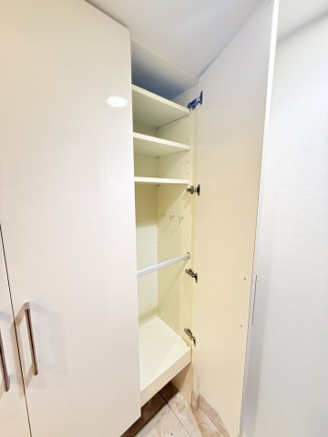 【収納】 | ローレルコートかしわ台 | 靴入れになります。