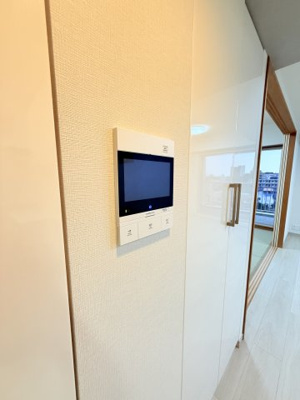 【防犯設備】 | ローレルコートかしわ台 | TVモニタ付きインターホンになっております。