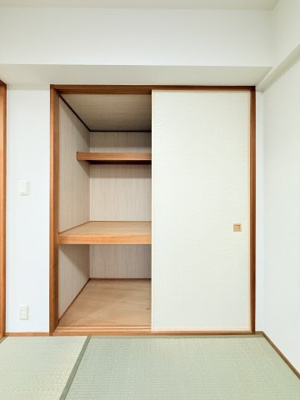 【和室】 | ローレルコートかしわ台 | 約5.5帖和室の押入になります。