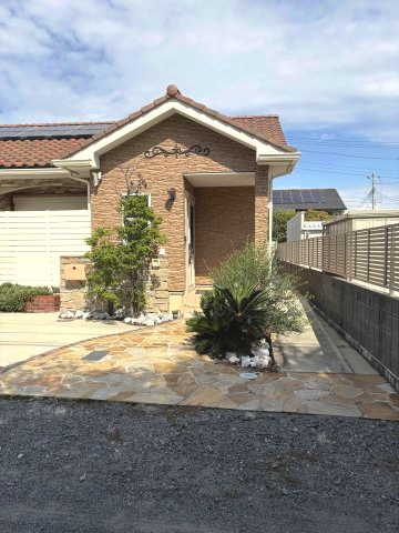 玉村町大字下新田　中古2790の前面道路含む現地写真