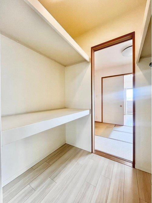 アルファステイツ土佐町の収納|ウォークインクローゼット①