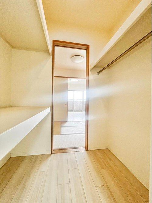 アルファステイツ土佐町の収納|ウォークインクローゼット②