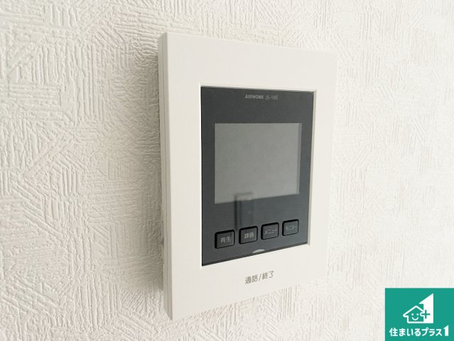 近江八幡市堀上町　第7期　新築一戸建ての防犯設備|カラーモニターインターホン！声だけでなく来訪者の姿や顔がモニターで確認できるので、小さなお子様がいらっしゃるご家庭でも安心できます！