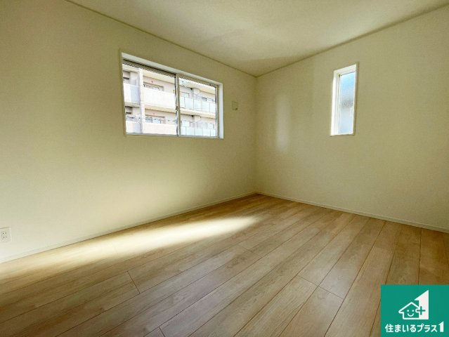 近江八幡市堀上町　第7期　新築一戸建ての洋室|シンプルな洋室は、自分好みのインテリアが楽しめます♪ご家族とインテリアや家具を選びに行くのは新築購入時の醍醐味の一つです。ぜひお楽しみください♪