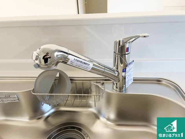 近江八幡市堀上町　第7期　新築一戸建ての設備|浄水器を内蔵！炊飯時、お茶を作る時に安心してお水を使えます！お湯と冷水、浄水と原水、シャワーの切替えもワンタッチです！