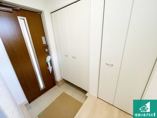 近江八幡市堀上町　第7期　新築一戸建ての玄関|シューズボックスにはたくさんの靴が収納できるので玄関周りはいつもスッキリ！ご家族が増えても安心！