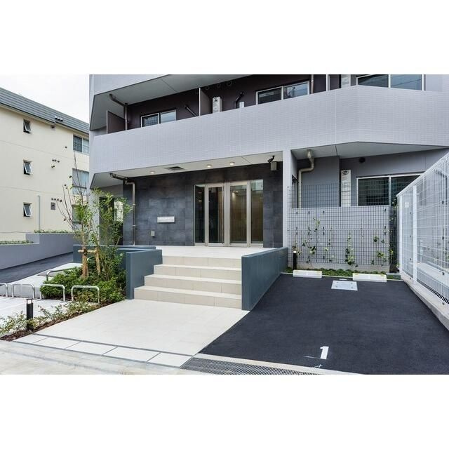 ラティエラ都立大学のエントランス