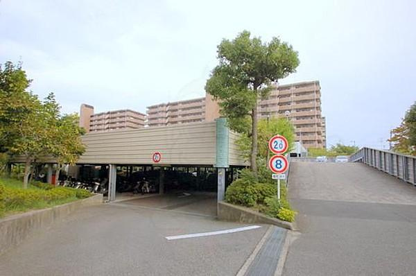 ロイヤルコート豊中参番館の駐車場