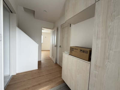 【玄関】 | 読谷村瀬名波（全2棟） | A号棟　十分な収納付き玄関♪