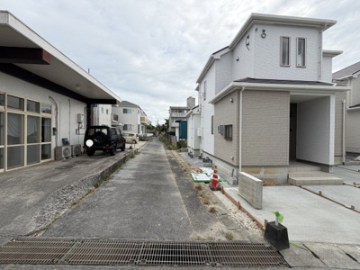 【前面道路含む現地写真】 | 読谷村瀬名波（全2棟） | ※北側公道4m♪
