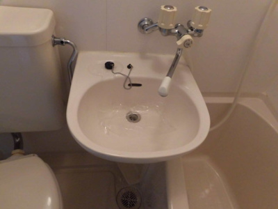 【洗面所】 | シャトー相川 | 浴室内の洗面台です