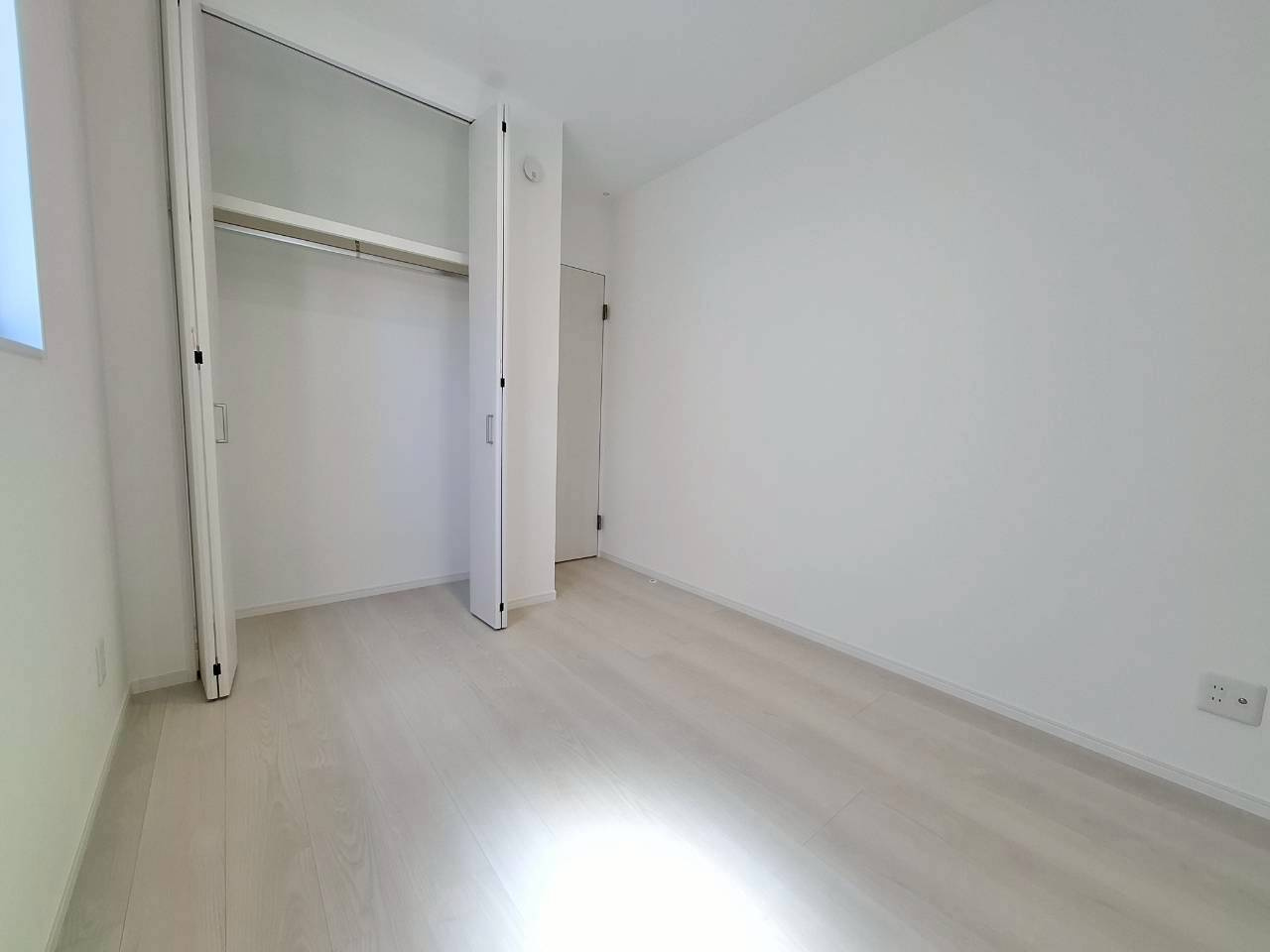 クローバーエース嘉手納屋良　3号棟の洋室|4.6帖