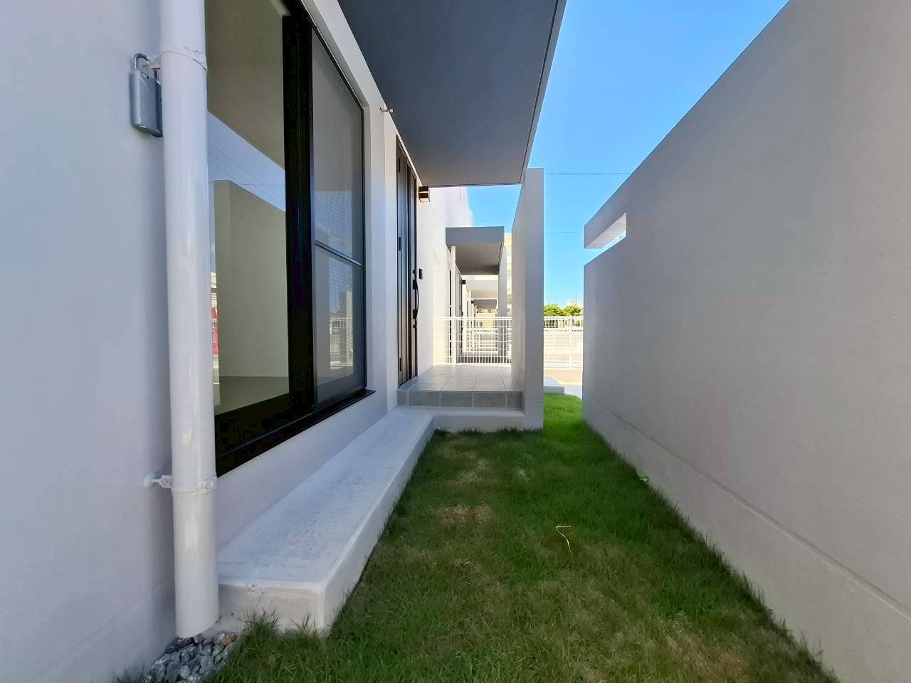 クローバーエース嘉手納屋良　3号棟の庭