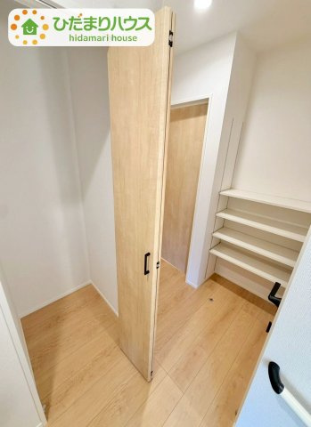 野田五木新町　新築戸建　1号棟の収納|家族みんなで共同で使える便利な廊下収納！					
