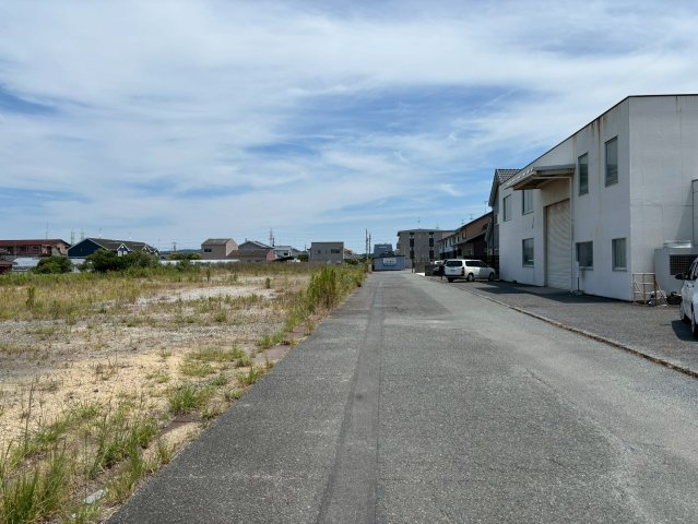 プランタウン宇部黒石の前面道路含む現地写真