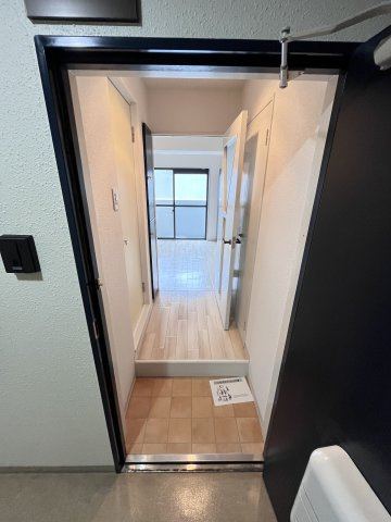 大阪市都島区内代町１丁目の賃貸マンションの玄関