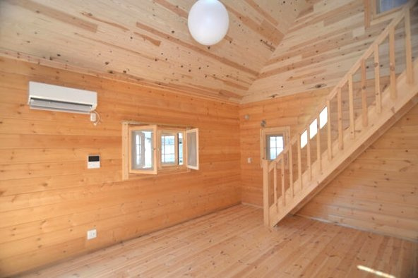 富里市立沢新田　中古戸建の内装|ログハウス 1LDK 敷地内に駐車場はありません。閑静な分譲地内
