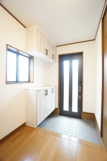 【玄関】 | 【仲介手数料不要】四街道市もねの里2丁目　中古戸建【内・外装リフォーム完了済み】