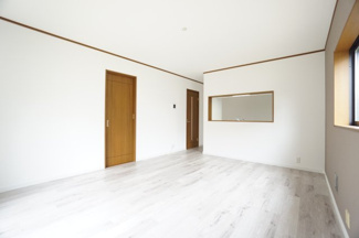 【居間・リビング】 | 【仲介手数料不要】四街道市もねの里2丁目　中古戸建【内・外装リフォーム完了済み】