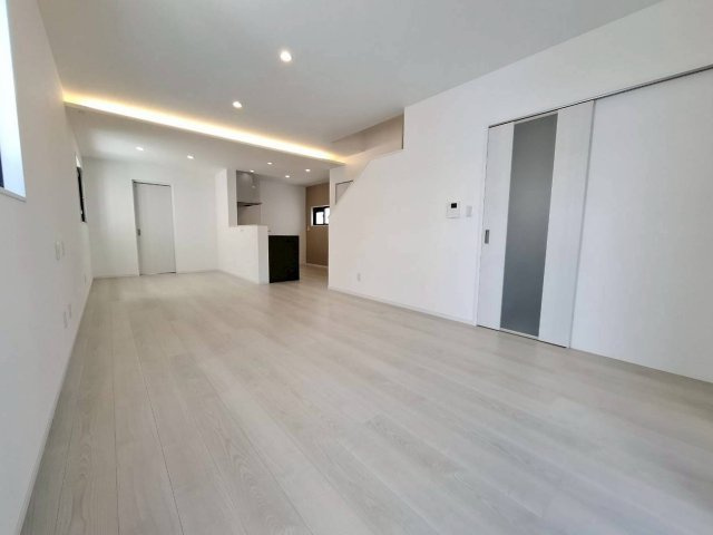 クローバーエース嘉手納屋良　4号棟の居間・リビング|LDK19.8帖