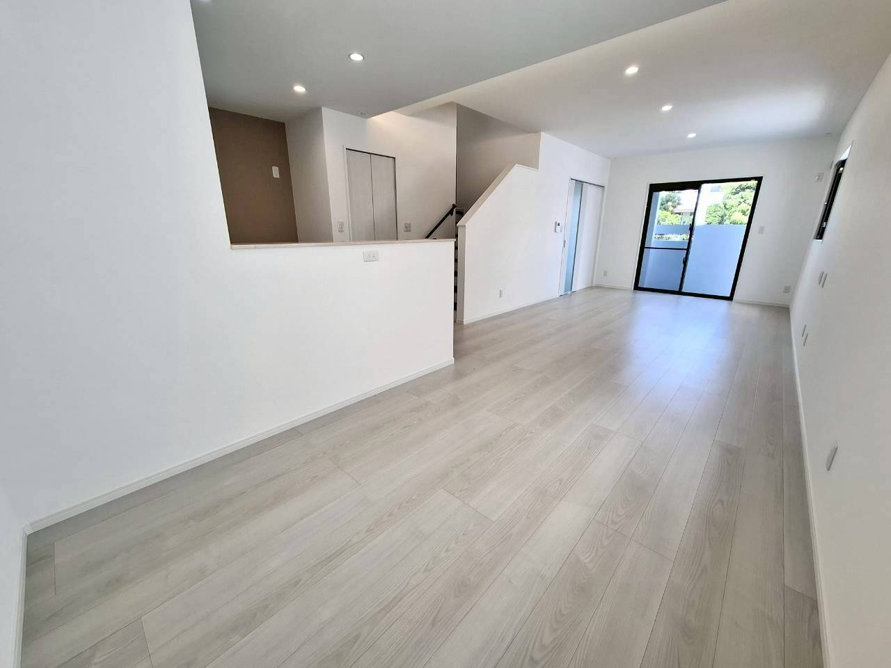 クローバーエース嘉手納屋良　4号棟の居間・リビング|LDK19.8帖