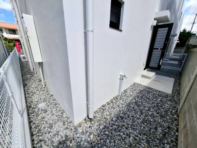 クローバーエース嘉手納屋良　4号棟の庭