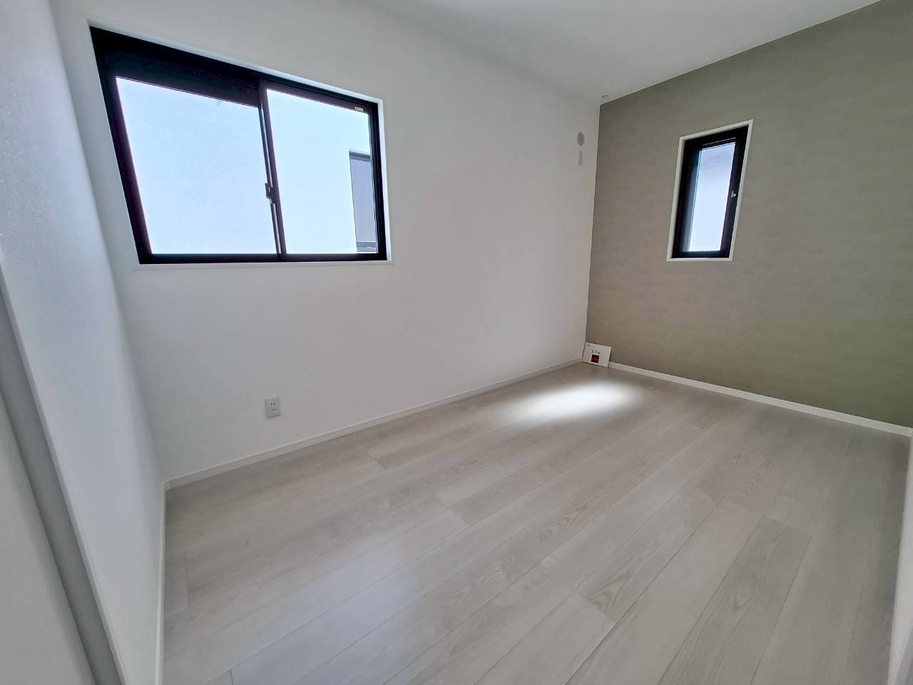 クローバーエース嘉手納屋良　4号棟の洋室|5.7帖