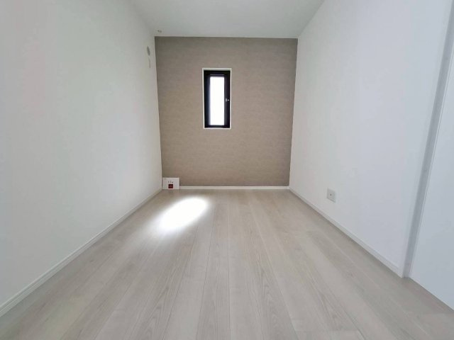 クローバーエース嘉手納屋良　4号棟の洋室|5.7帖